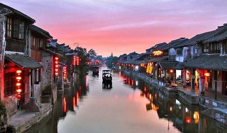 舰队出动,伊朗发誓报复!90%集装箱船改道,原油供应受阻?